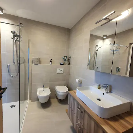 Casa Grutzen Design With Pool In Апартаменты Больцано